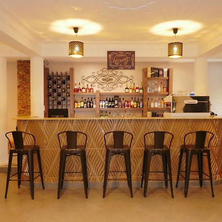 Ivory Castle Limited Hotell Kampala Exteriör bild