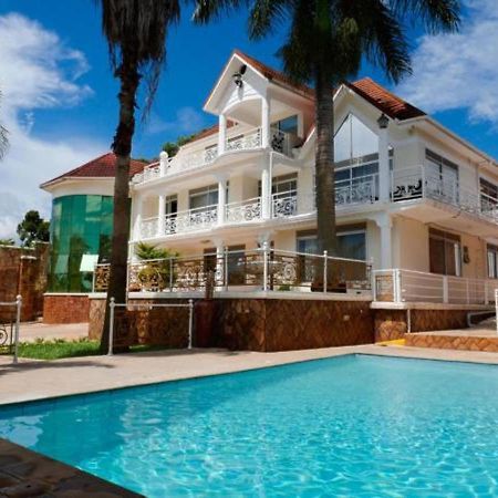Ivory Castle Limited Hotell Kampala Exteriör bild