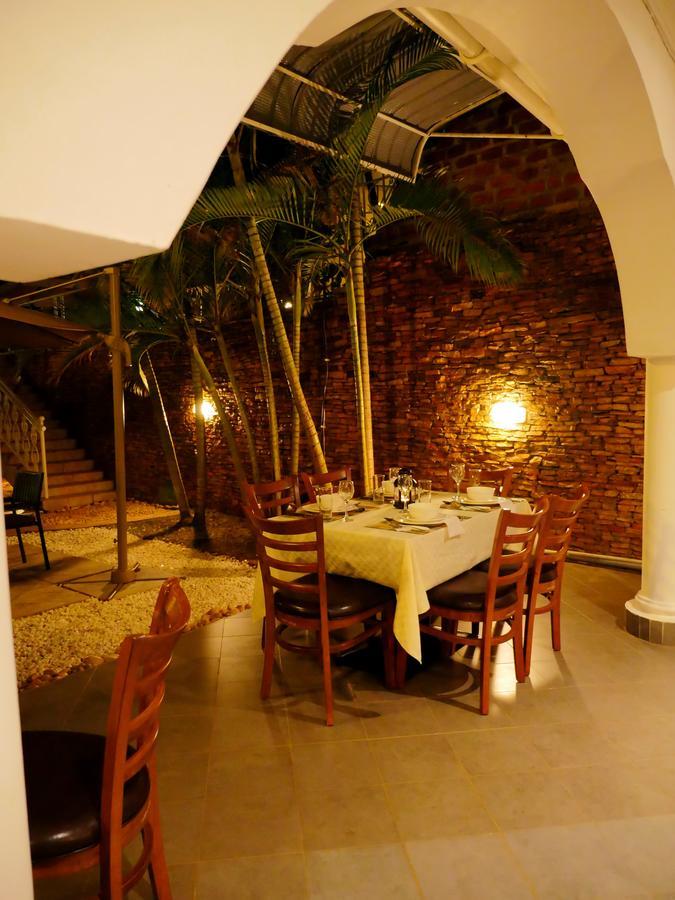 Ivory Castle Limited Hotell Kampala Exteriör bild