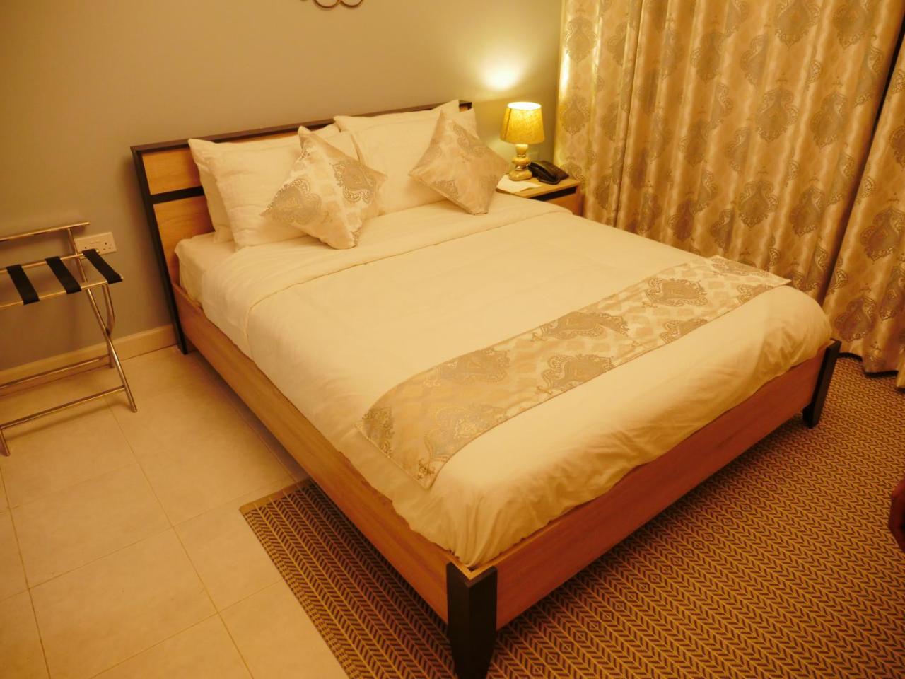 Ivory Castle Limited Hotell Kampala Exteriör bild