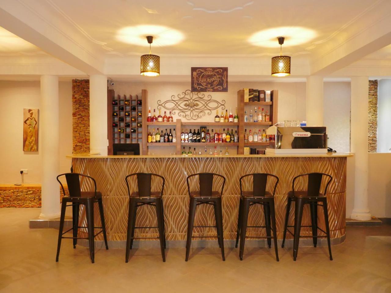 Ivory Castle Limited Hotell Kampala Exteriör bild