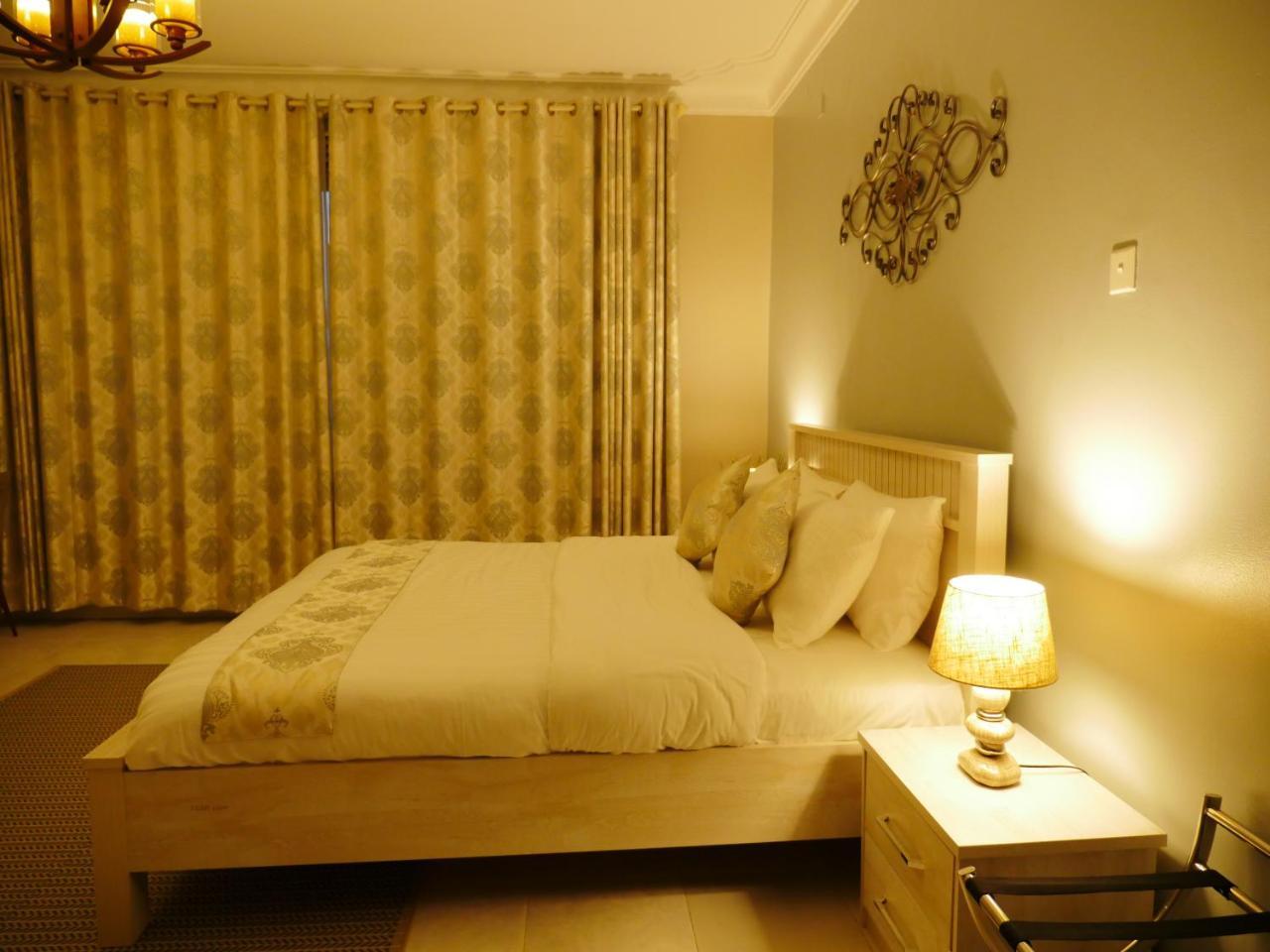 Ivory Castle Limited Hotell Kampala Exteriör bild